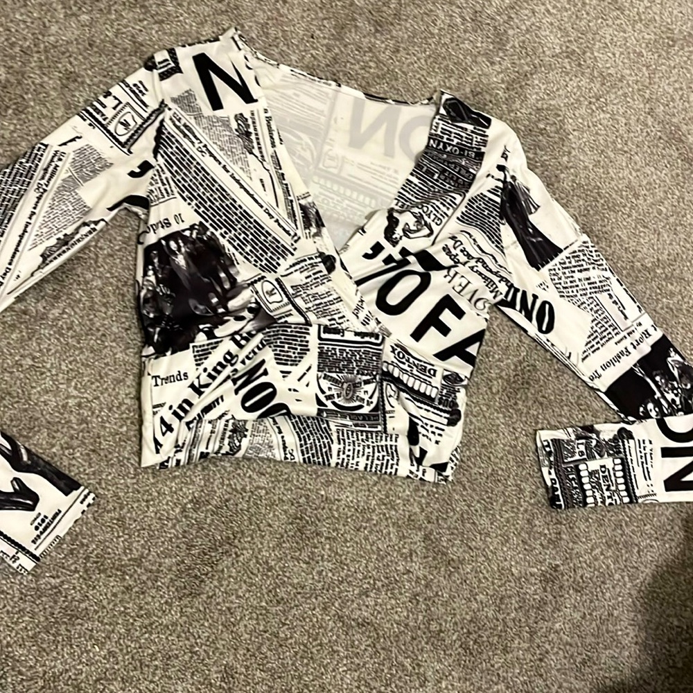 Long Sleeve Medium Women's Shirt Low Neck News Paper Print Black and White